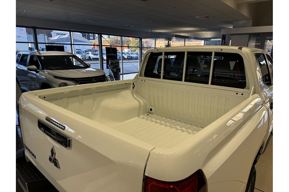 2024 Mitsubishi MV Triton GLX 2.4L D 6A/T 4X4 DC PU