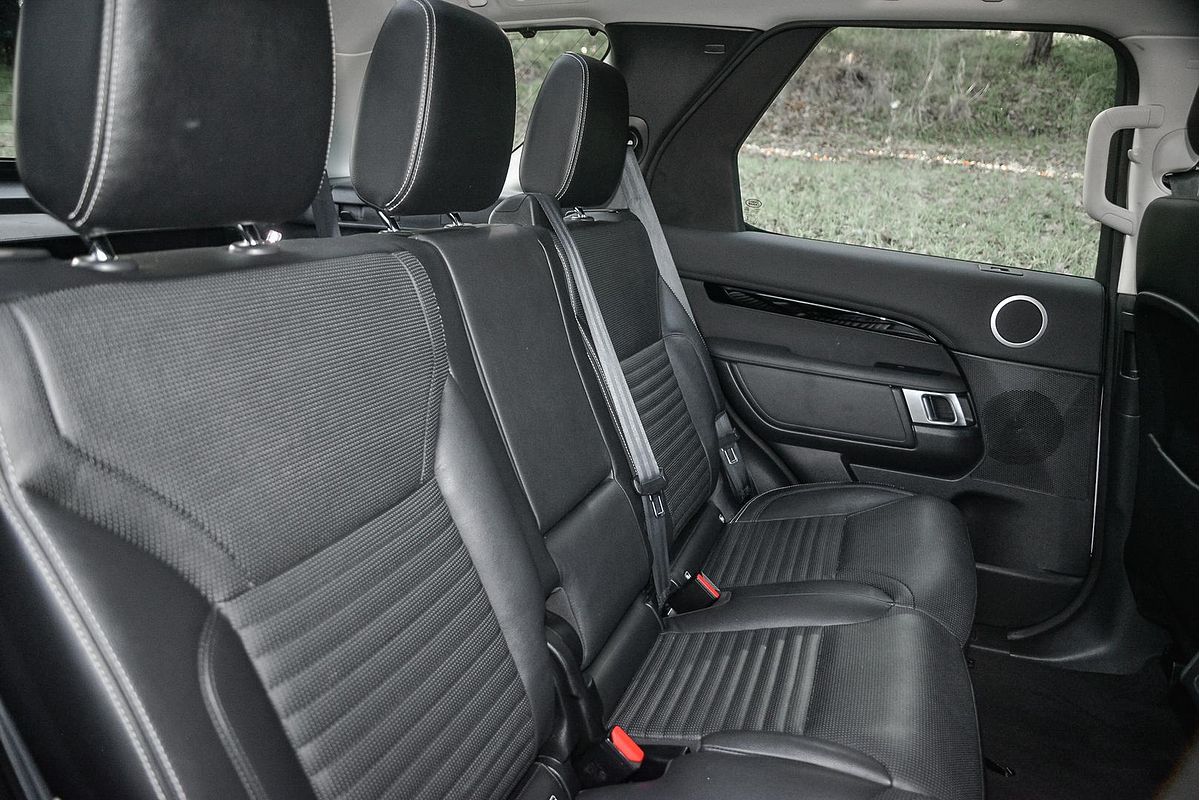 2021 Land Rover Discovery D300 SE Series 5