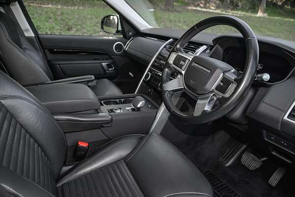 2021 Land Rover Discovery D300 SE Series 5