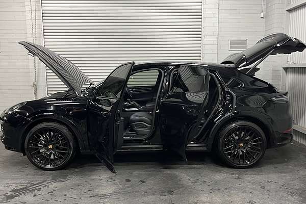 2023 Porsche Cayenne Turbo 9YA