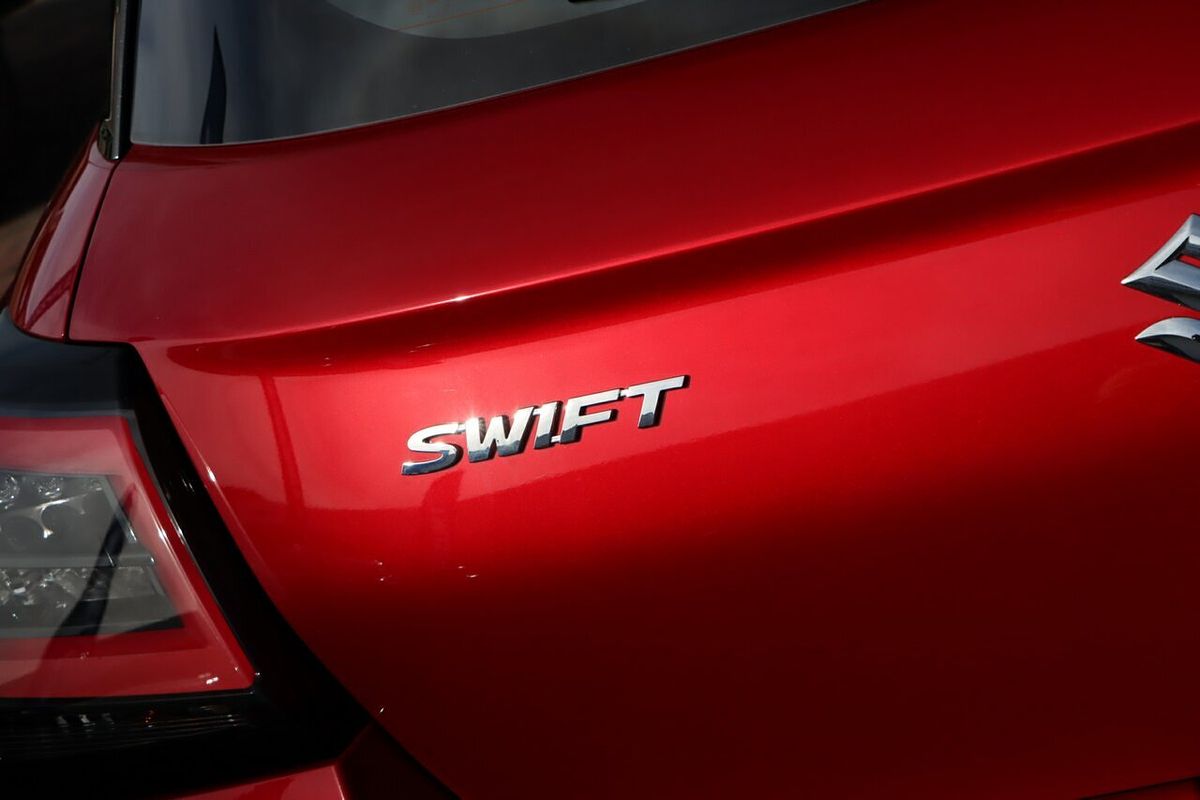 2024 Suzuki Swift Hybrid UZ