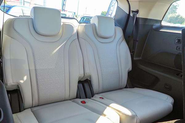 2023 Mahindra XUV700 AX7L