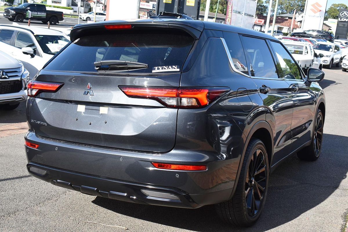 2023 Mitsubishi Outlander Black Edition ZM