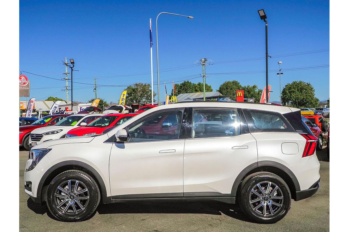 2023 Mahindra XUV700 AX7L