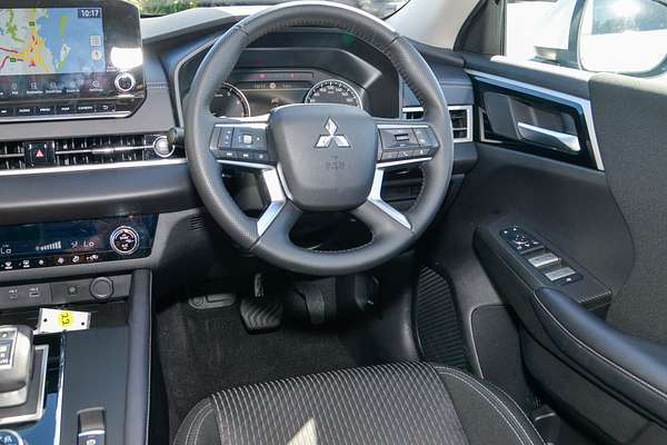 2023 Mitsubishi Outlander LS ZM