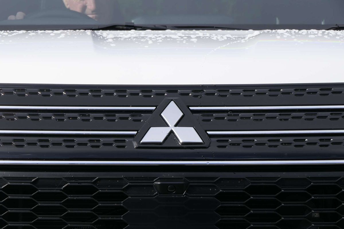 2023 Mitsubishi Outlander LS ZM