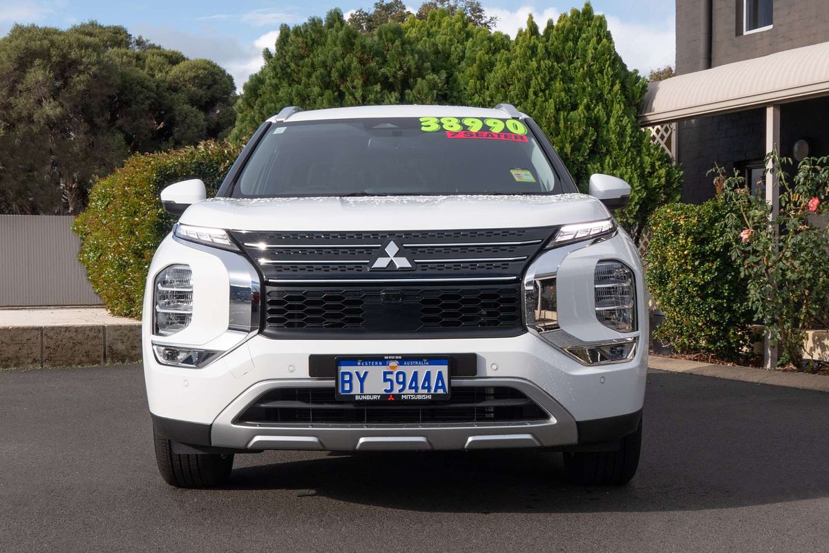 2023 Mitsubishi Outlander LS ZM