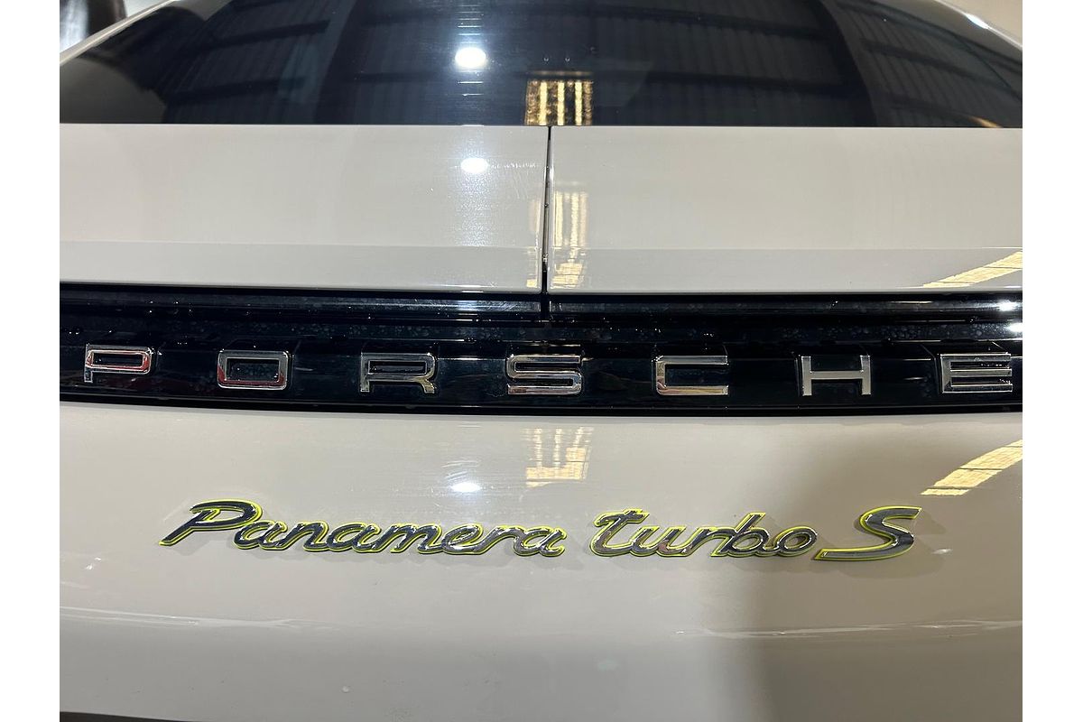 2017 Porsche Panamera Turbo S E-Hybrid 971