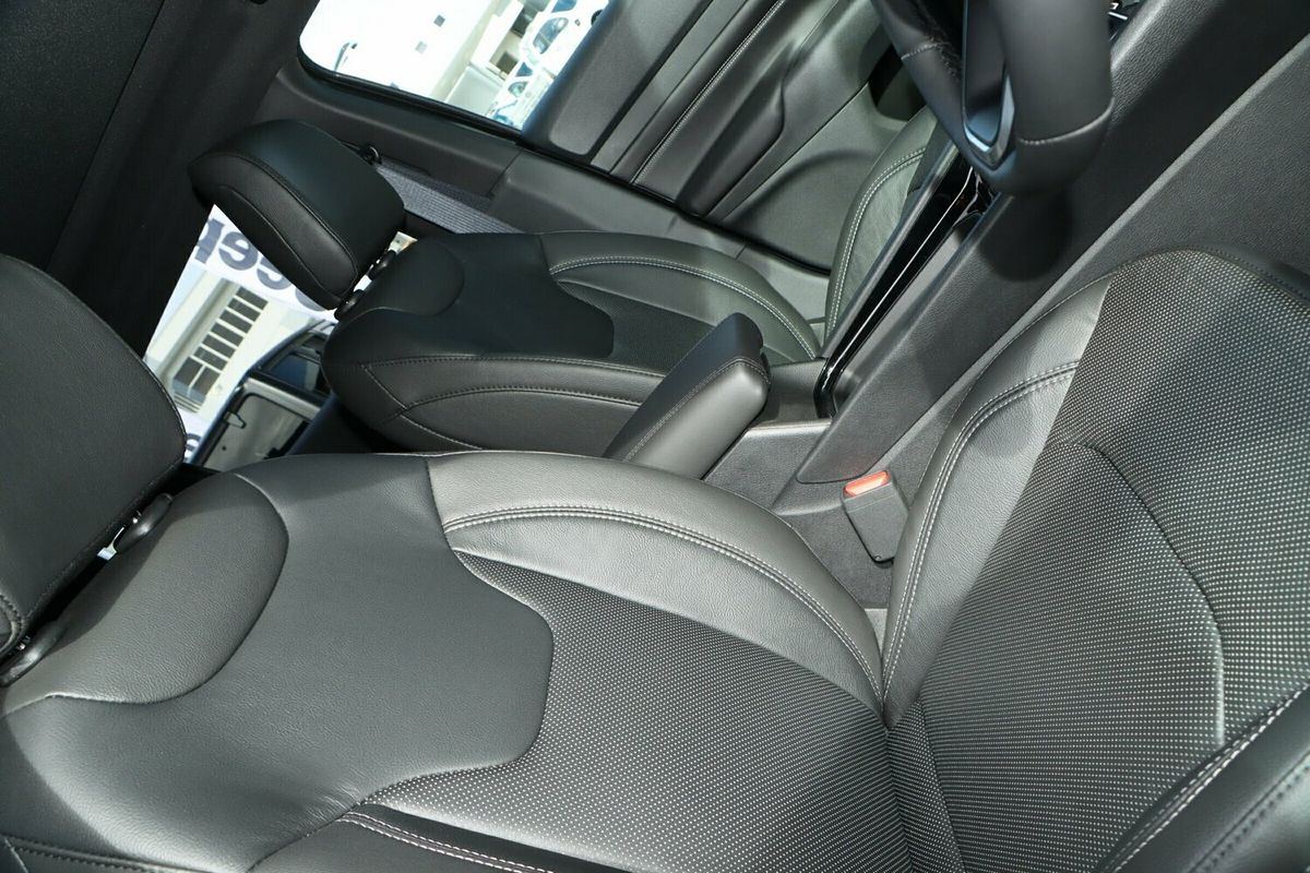 2023 Jeep Compass S-Limited M6