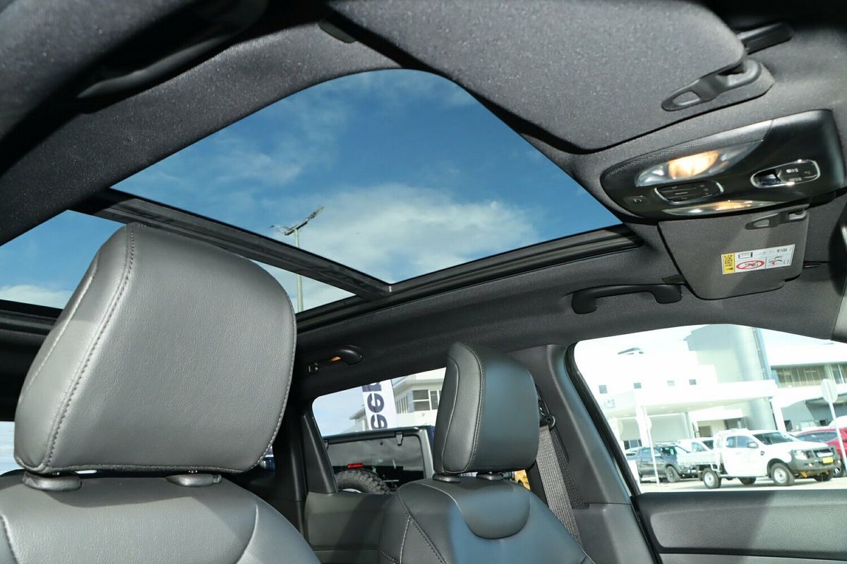 2023 Jeep Compass S-Limited M6