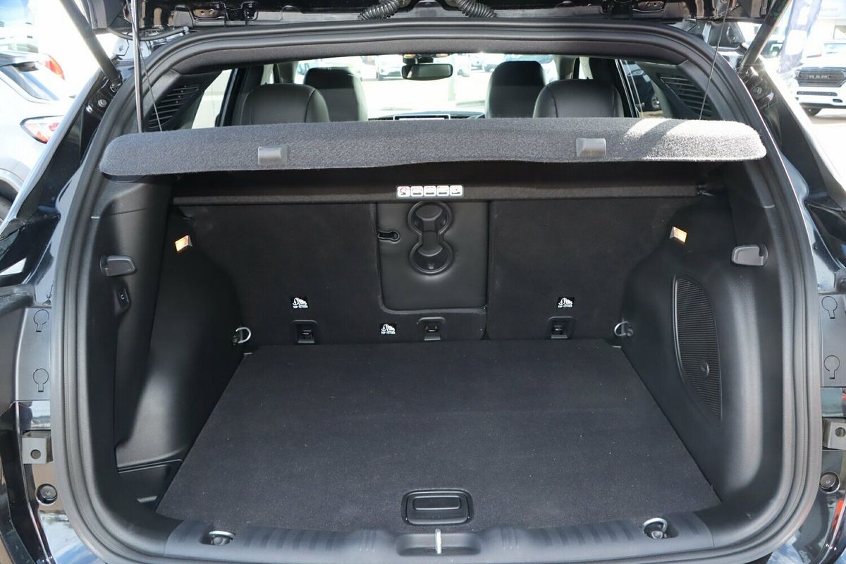 2023 Jeep Compass S-Limited M6