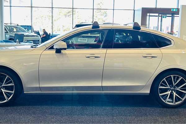 2016 Volvo S90 T5 Momentum