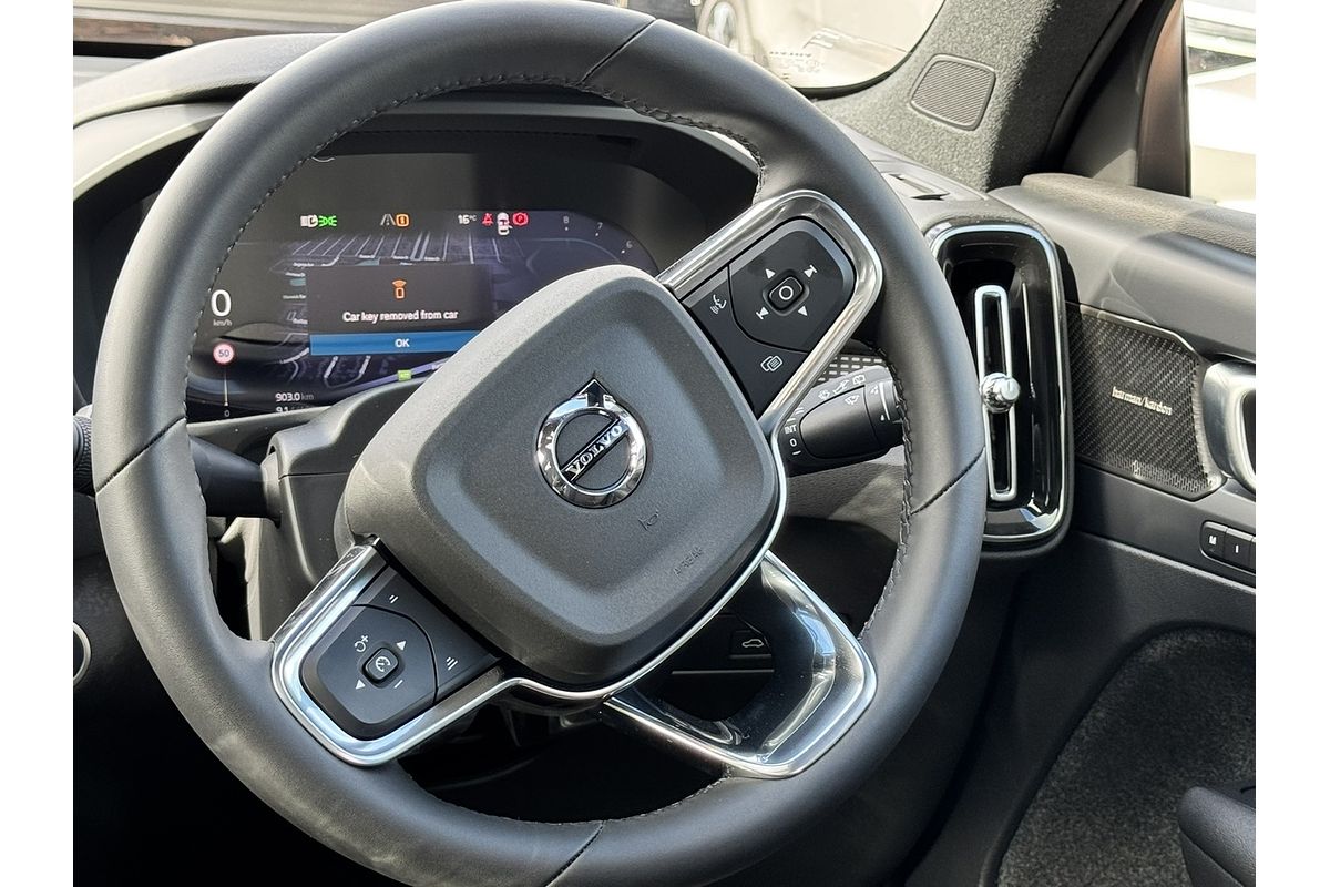2023 Volvo XC40 Ultimate B4 Dark