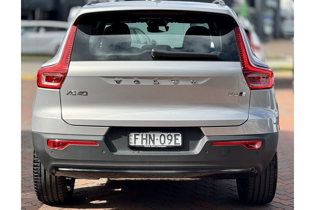 2023 Volvo XC40 Ultimate B4 Dark