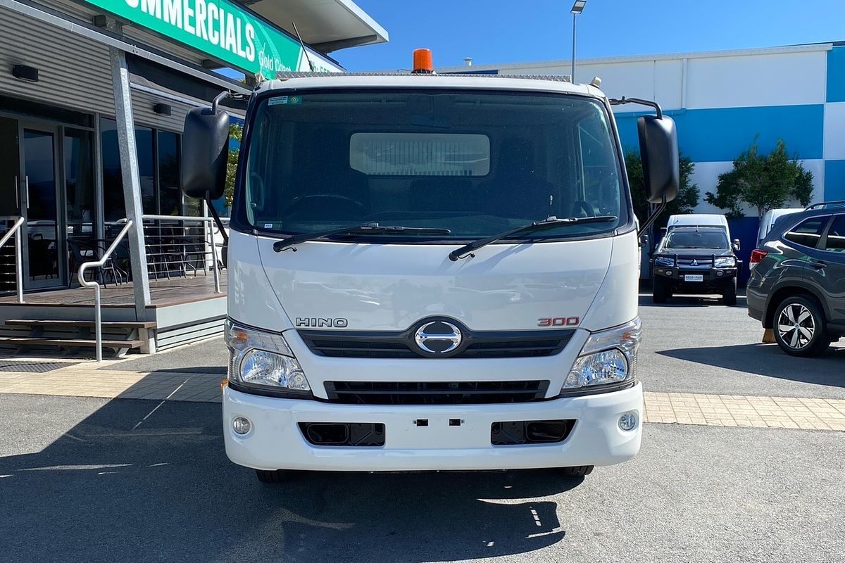 2017 Hino 300 Series 617