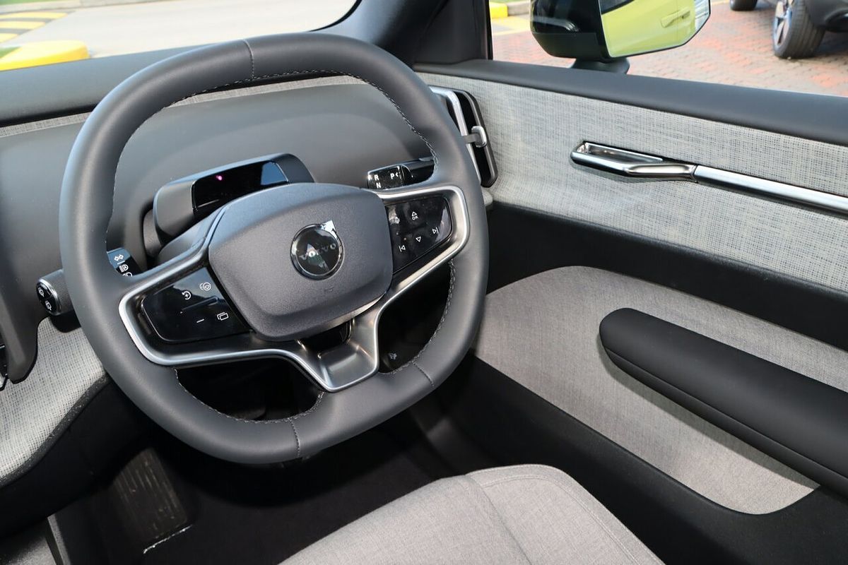 2024 Volvo EX30 Single Motor Extended Range Ultra
