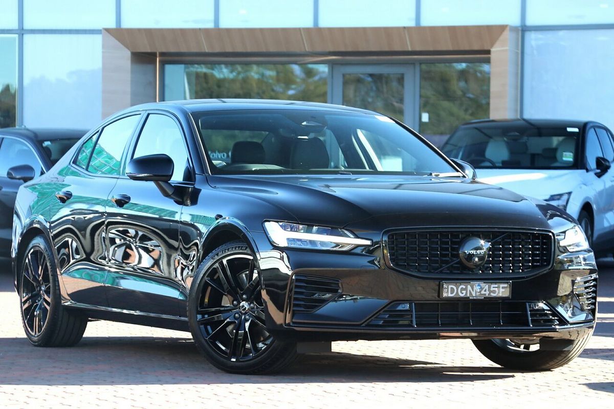 2024 Volvo S60 Recharge T8 Black Edition