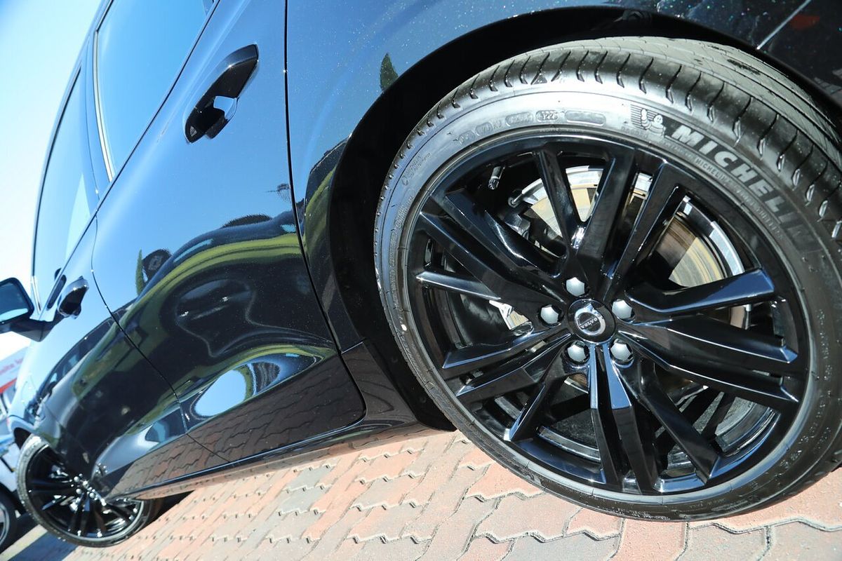 2024 Volvo S60 Recharge T8 Black Edition