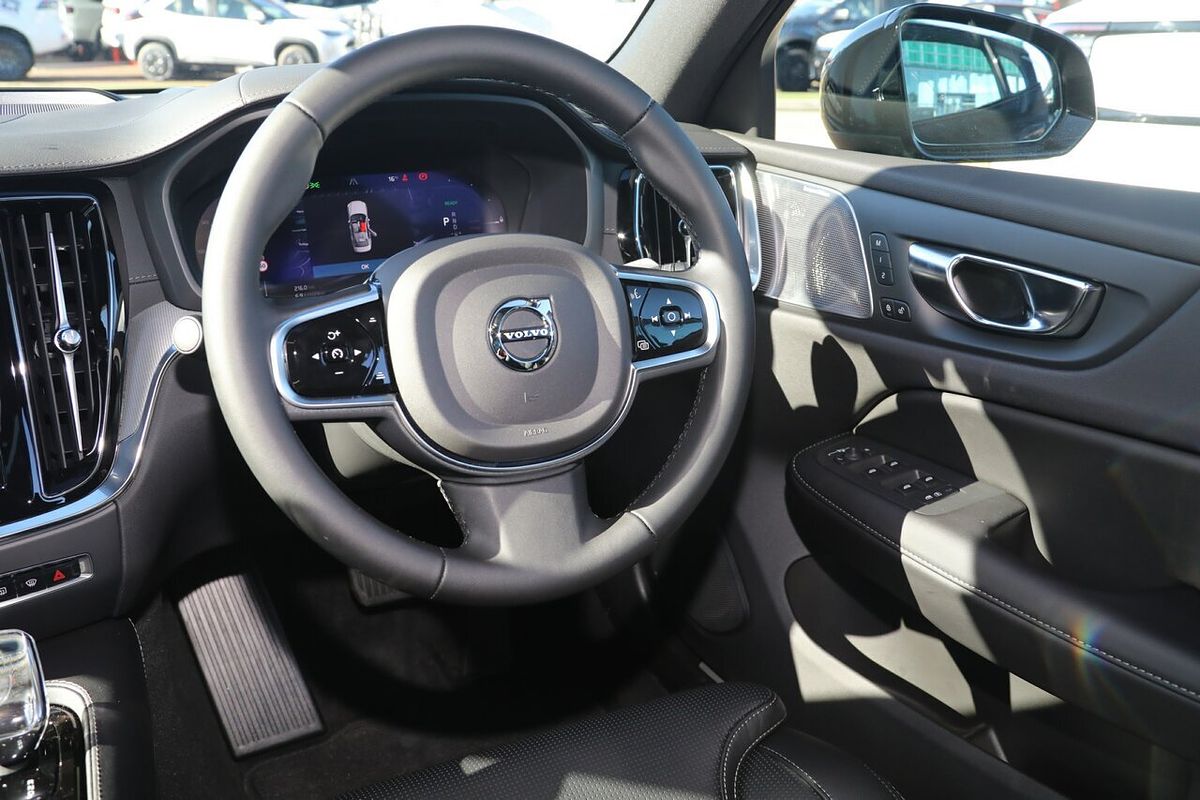 2024 Volvo S60 Recharge T8 Black Edition