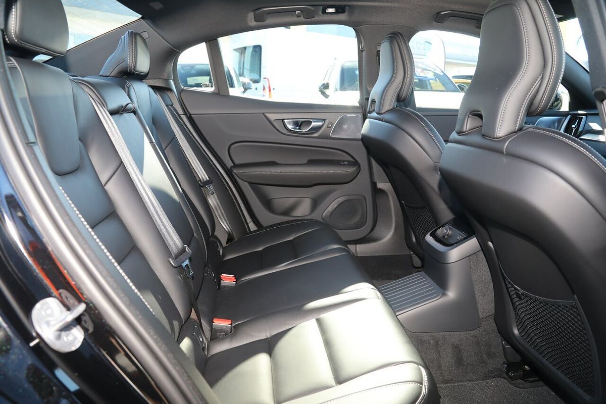 2024 Volvo S60 Recharge T8 Black Edition