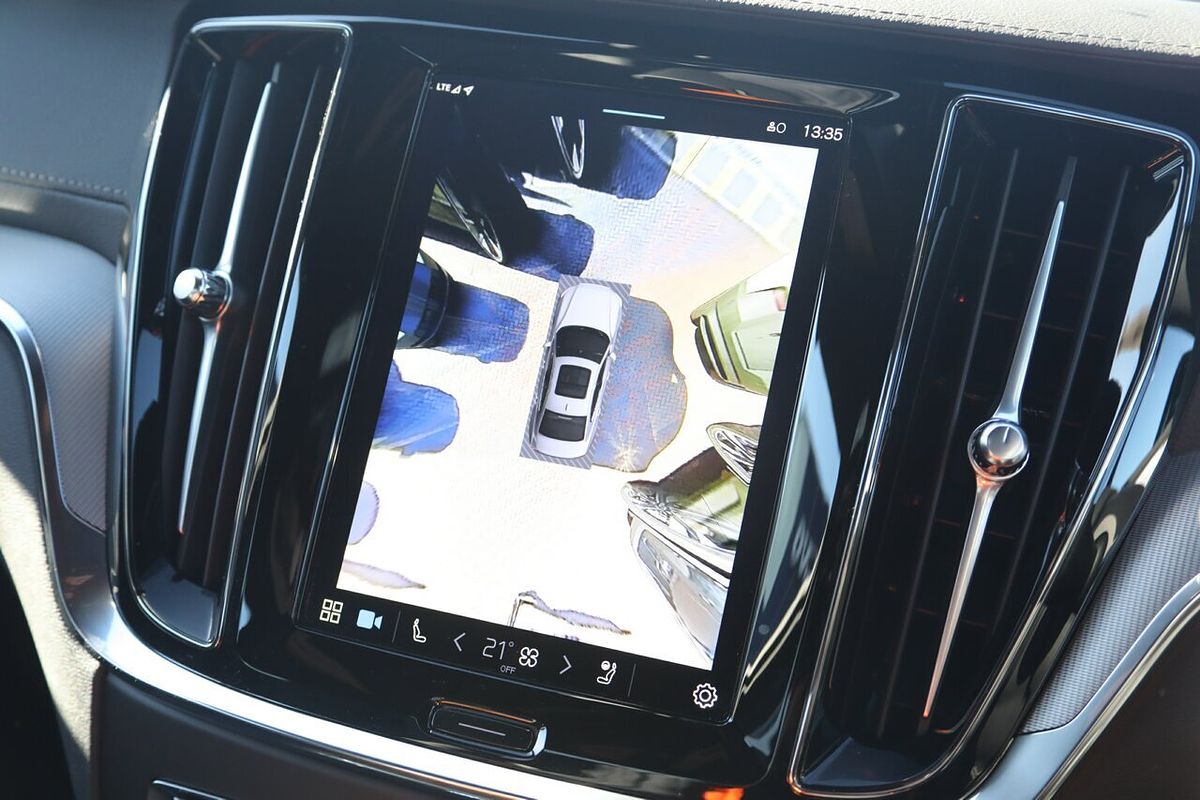 2024 Volvo S60 Recharge T8 Black Edition