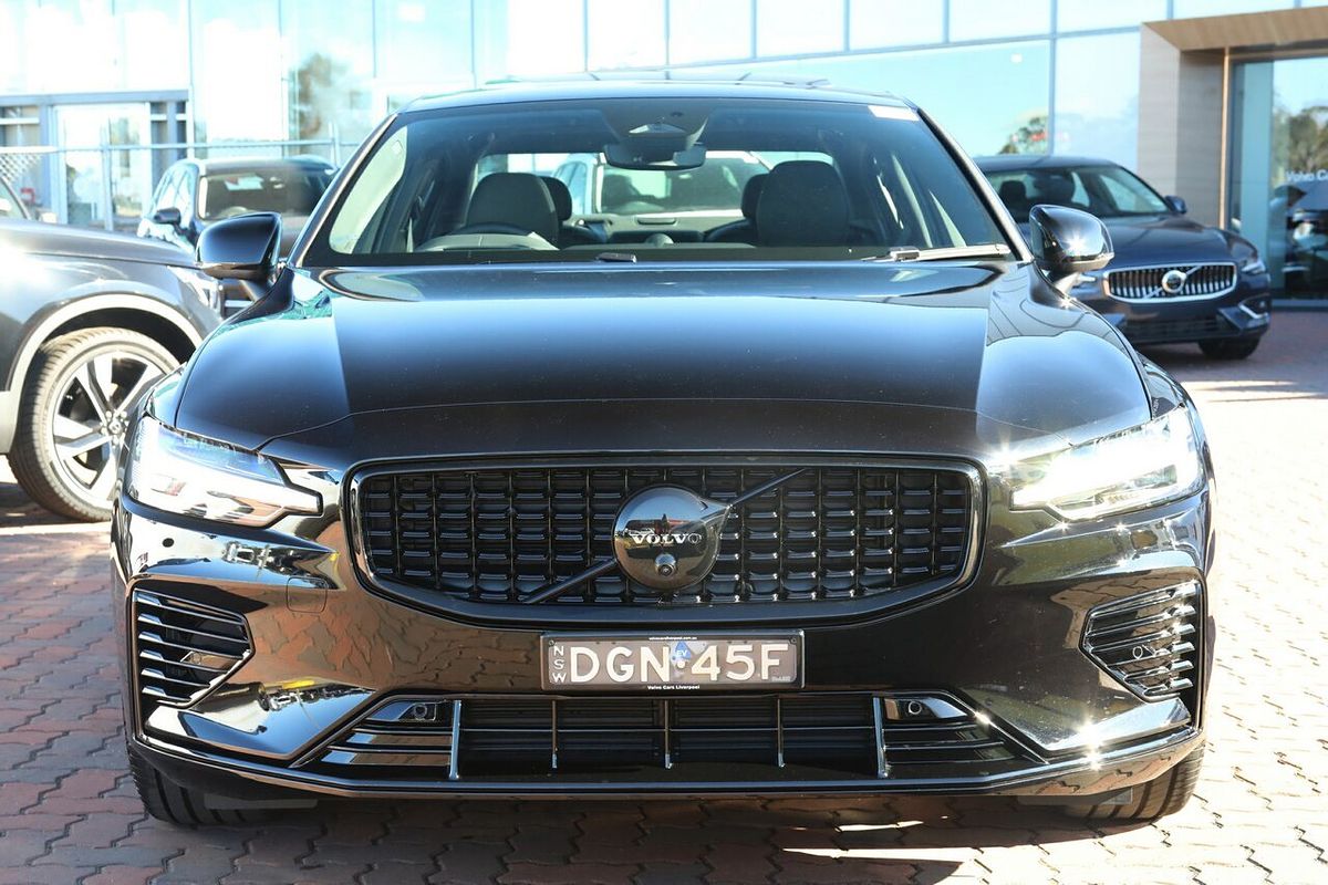 2024 Volvo S60 Recharge T8 Black Edition