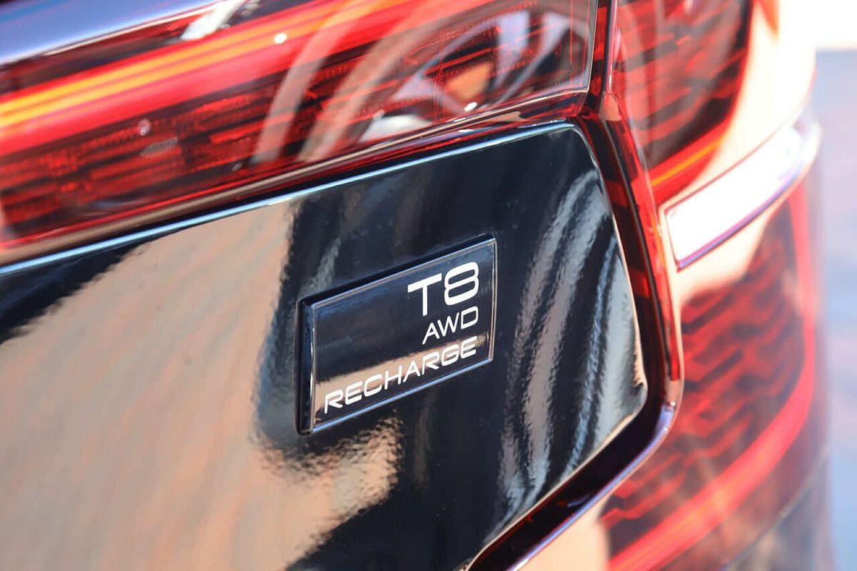 2024 Volvo S60 Recharge T8 Black Edition