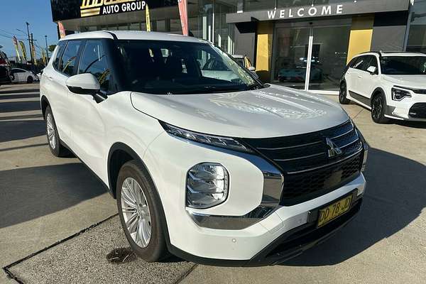 2022 Mitsubishi Outlander ES ZM