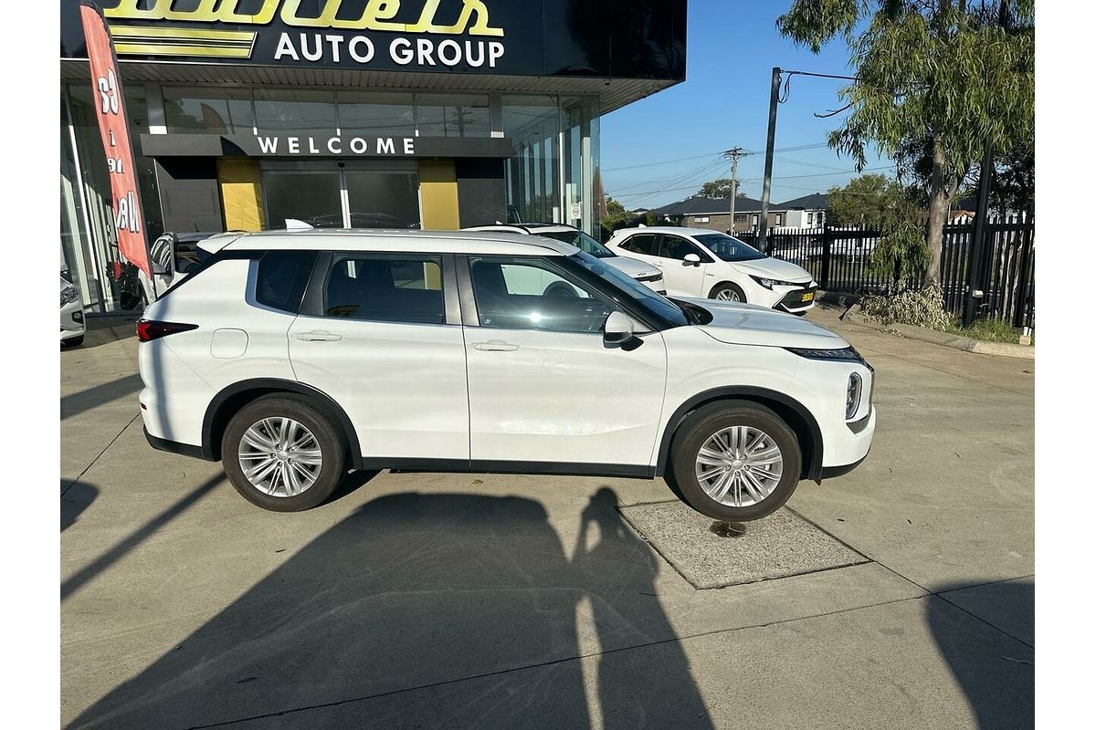 2022 Mitsubishi Outlander ES ZM
