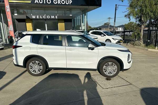 2022 Mitsubishi Outlander ES ZM