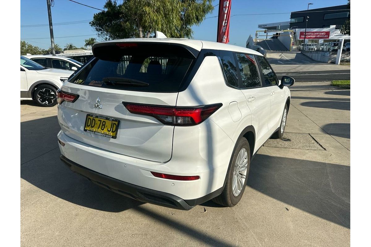 2022 Mitsubishi Outlander ES ZM