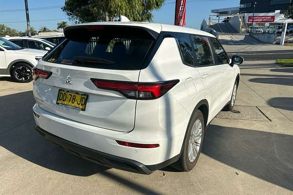 2022 Mitsubishi Outlander ES ZM