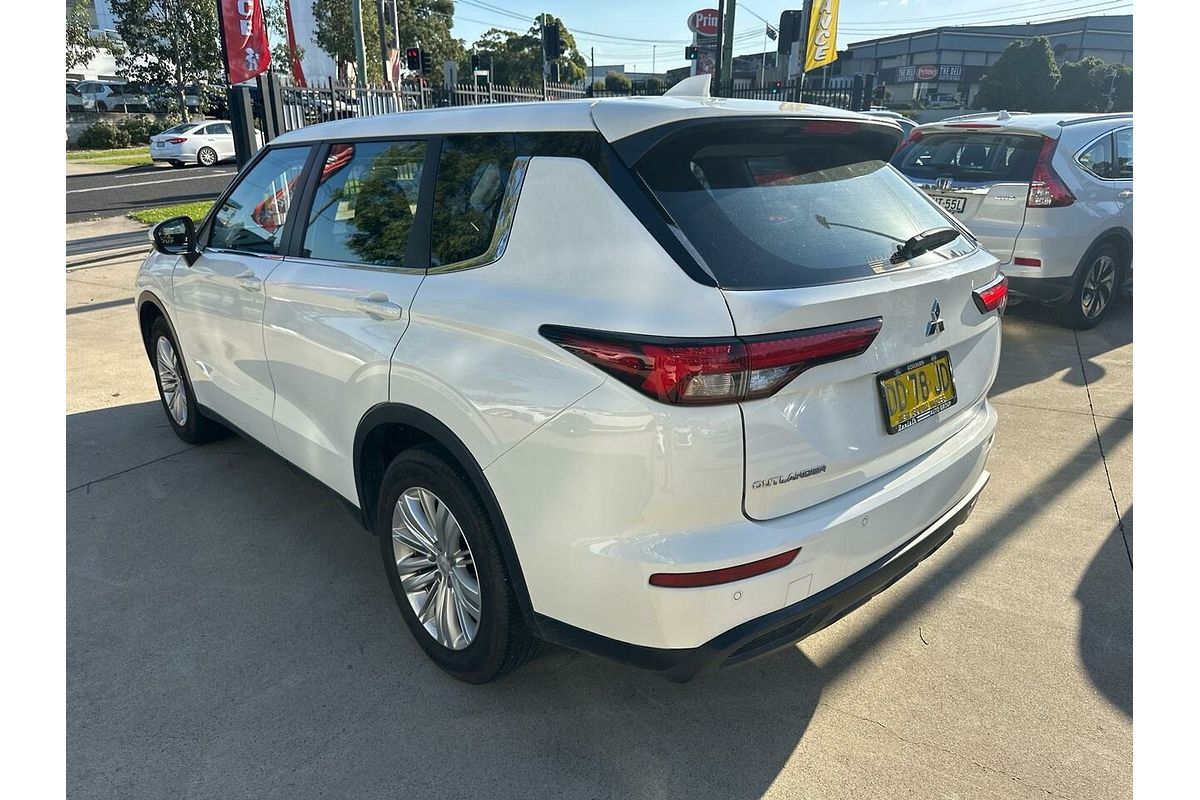 2022 Mitsubishi Outlander ES ZM