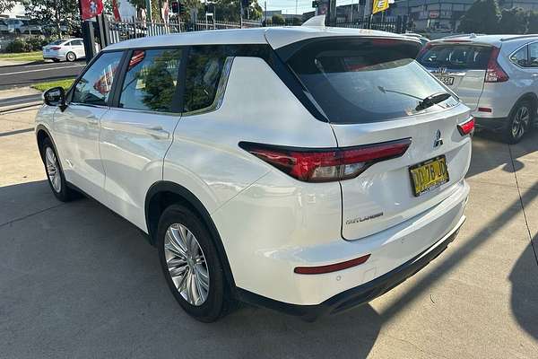 2022 Mitsubishi Outlander ES ZM