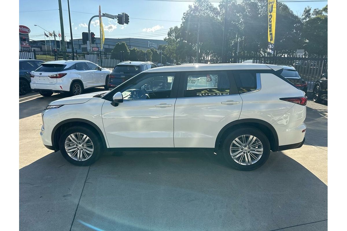 2022 Mitsubishi Outlander ES ZM