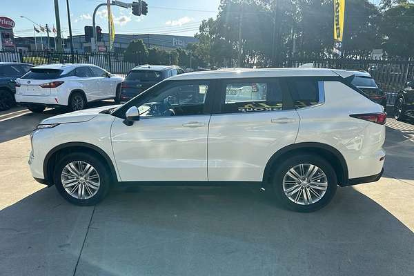 2022 Mitsubishi Outlander ES ZM