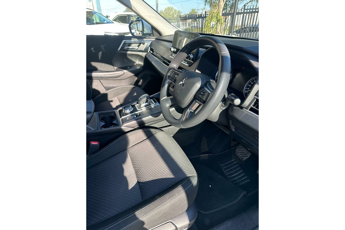 2022 Mitsubishi Outlander ES ZM