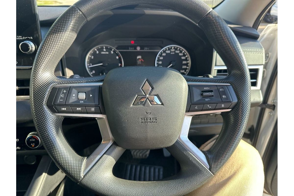 2022 Mitsubishi Outlander ES ZM