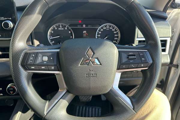 2022 Mitsubishi Outlander ES ZM