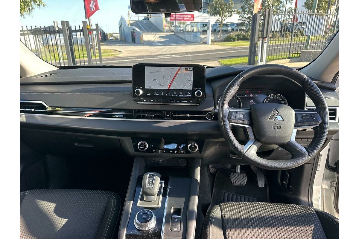 2022 Mitsubishi Outlander ES ZM