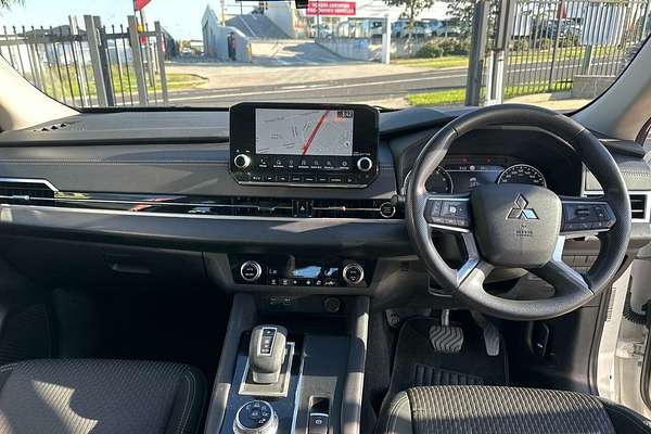 2022 Mitsubishi Outlander ES ZM