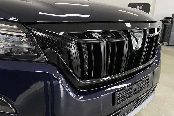 2024 Mahindra XUV700 AX7L