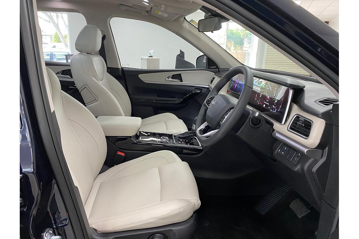 2024 Mahindra XUV700 AX7L