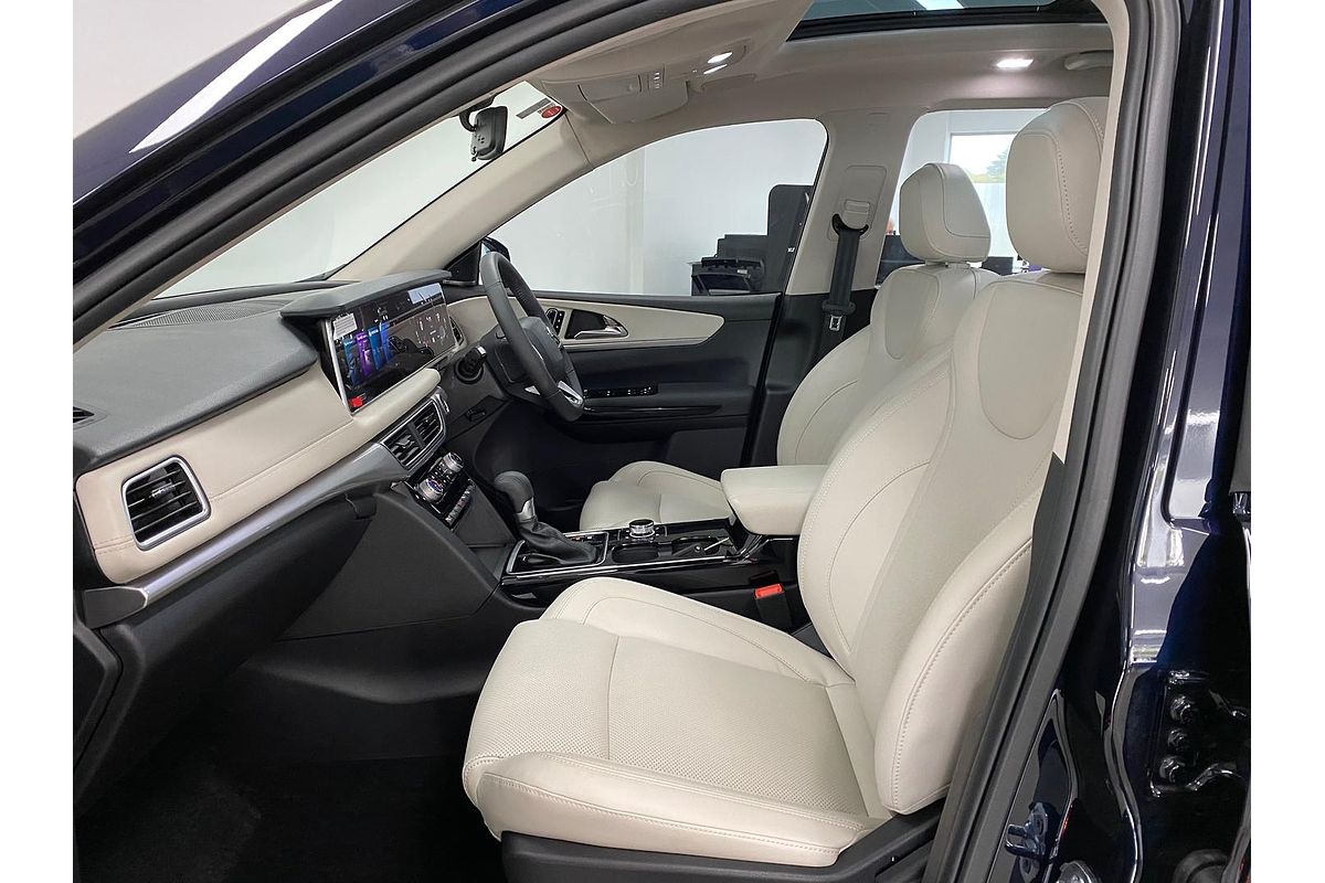 2024 Mahindra XUV700 AX7L