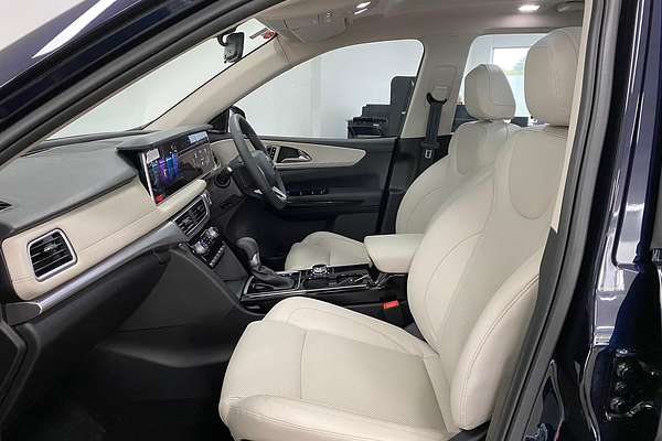 2024 Mahindra XUV700 AX7L