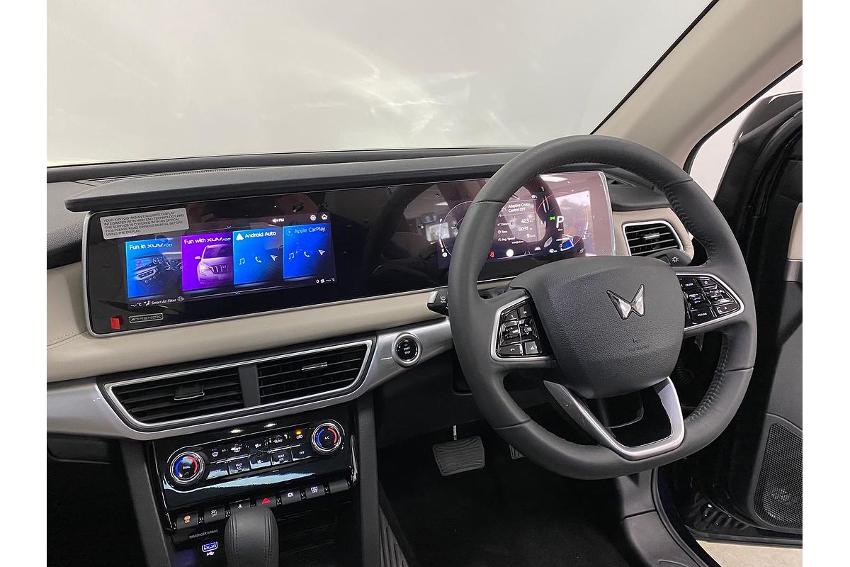 2024 Mahindra XUV700 AX7L