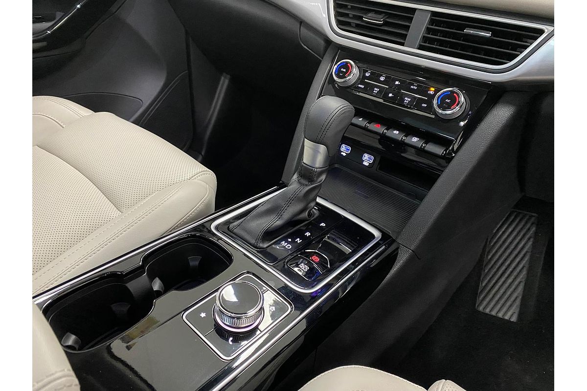 2024 Mahindra XUV700 AX7L