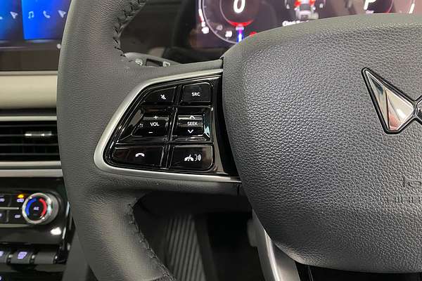 2024 Mahindra XUV700 AX7L