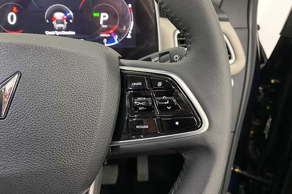 2024 Mahindra XUV700 AX7L