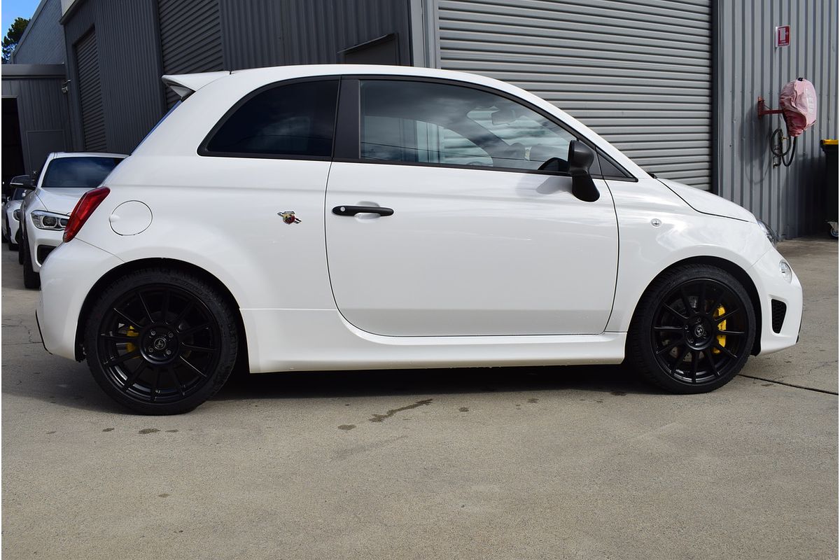 2023 Abarth 695 Competizione